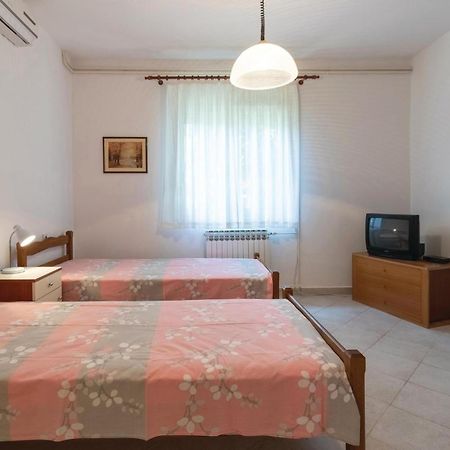 Nice Apartment In Zadar With Kitchen Kültér fotó