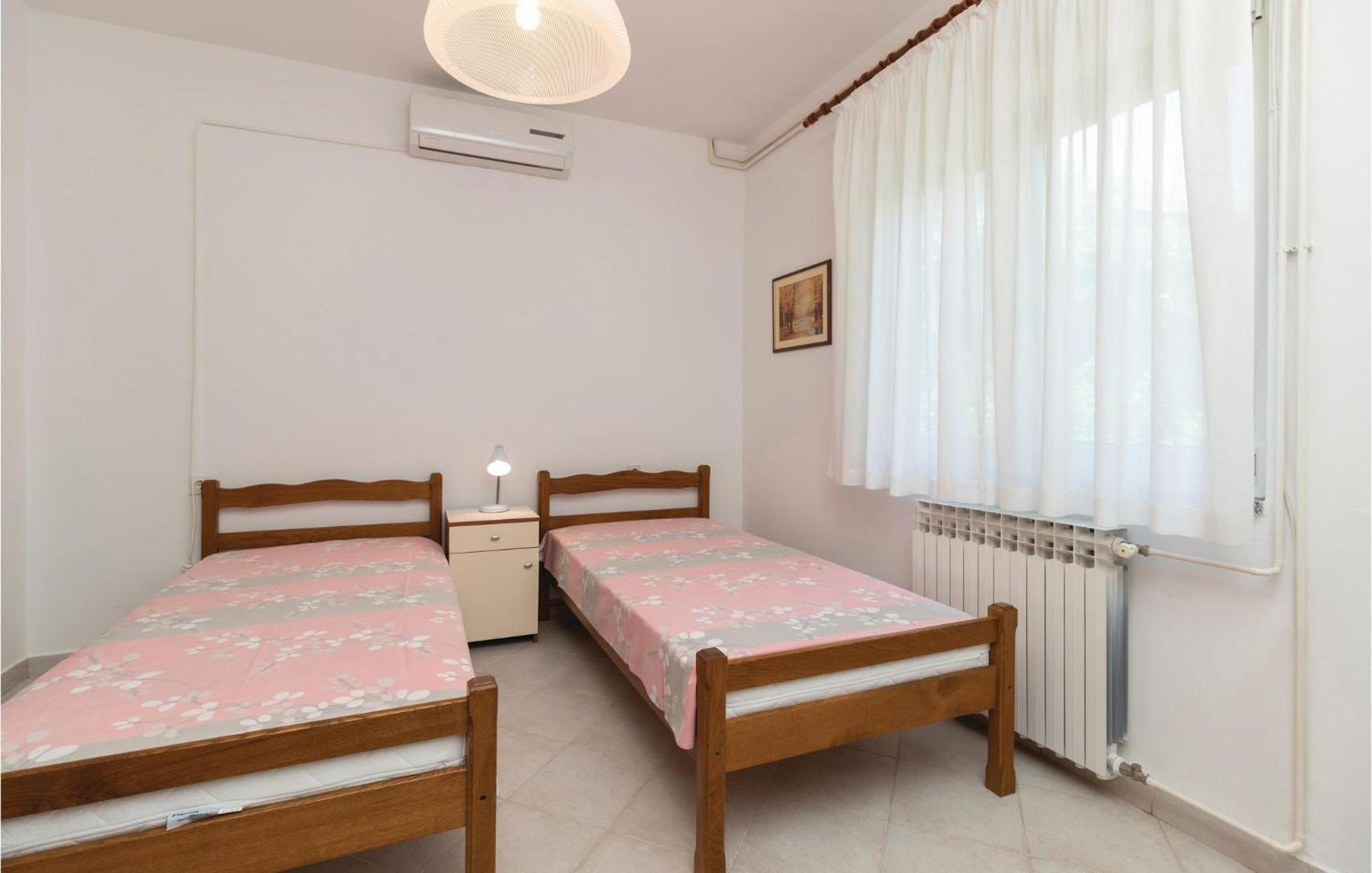 Nice Apartment In Zadar With Kitchen Kültér fotó